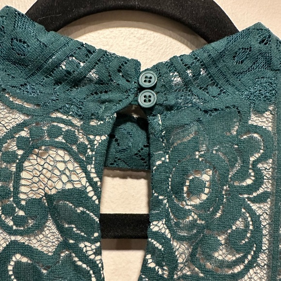 love, Fire Dark Teal Floral Guipure Lace Top with Keyhole Back EUC - Picture 7 of 11